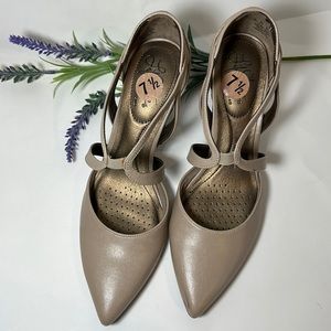 Women's Life Stride 2-3/4" Heel Seamless Taupe Vinci Sandals Shoes US Size 7 1/2